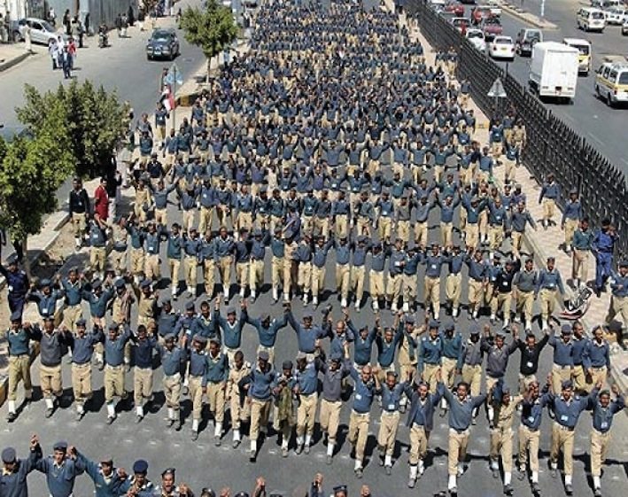 إضراب ضباط القوة الجوية اليمنية في صنعاء ابتداء من شهر يناير ٢٠١٢ للمطالبة بإقالة قائدهم محمد صالح الأحمر